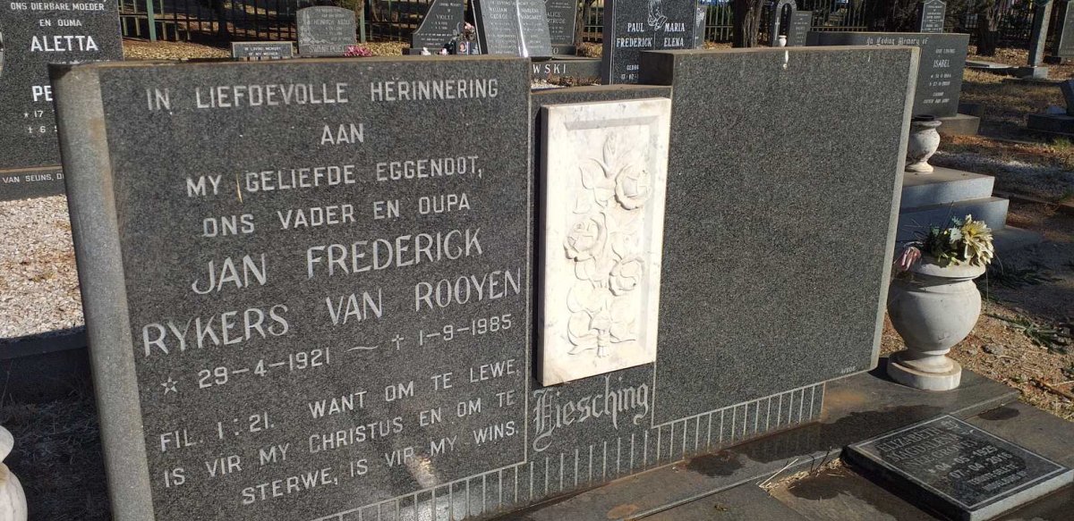LIESCHING Jan Frederick Rykers van Rooyen 1921-1985 & Elizabeth Magdalena GROVE 1925-1916 _1