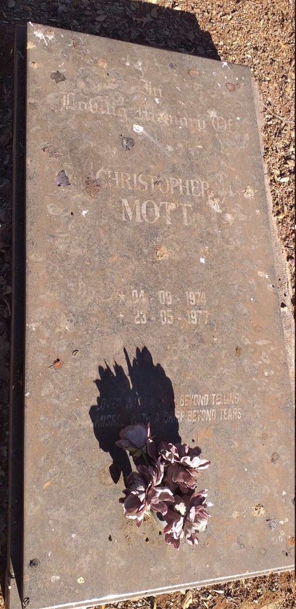MOTT Christopher 1974-1977