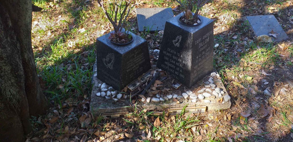 PERRY William Bernard 1922-2003 :: DILLON Gary Andrew 1965-2002 _1