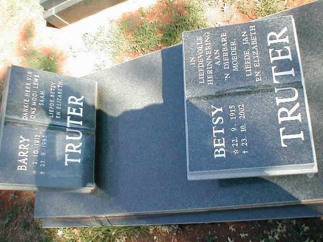 TRUTER Barry 1912-1985 &amp; Betsy 1915-2002