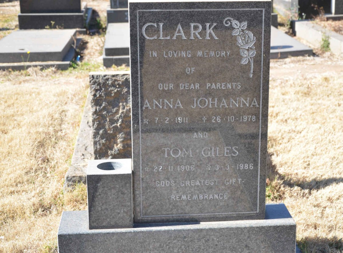CLARK Tom Giles 1906-1986 &amp; Anna Johanna 1911-1978