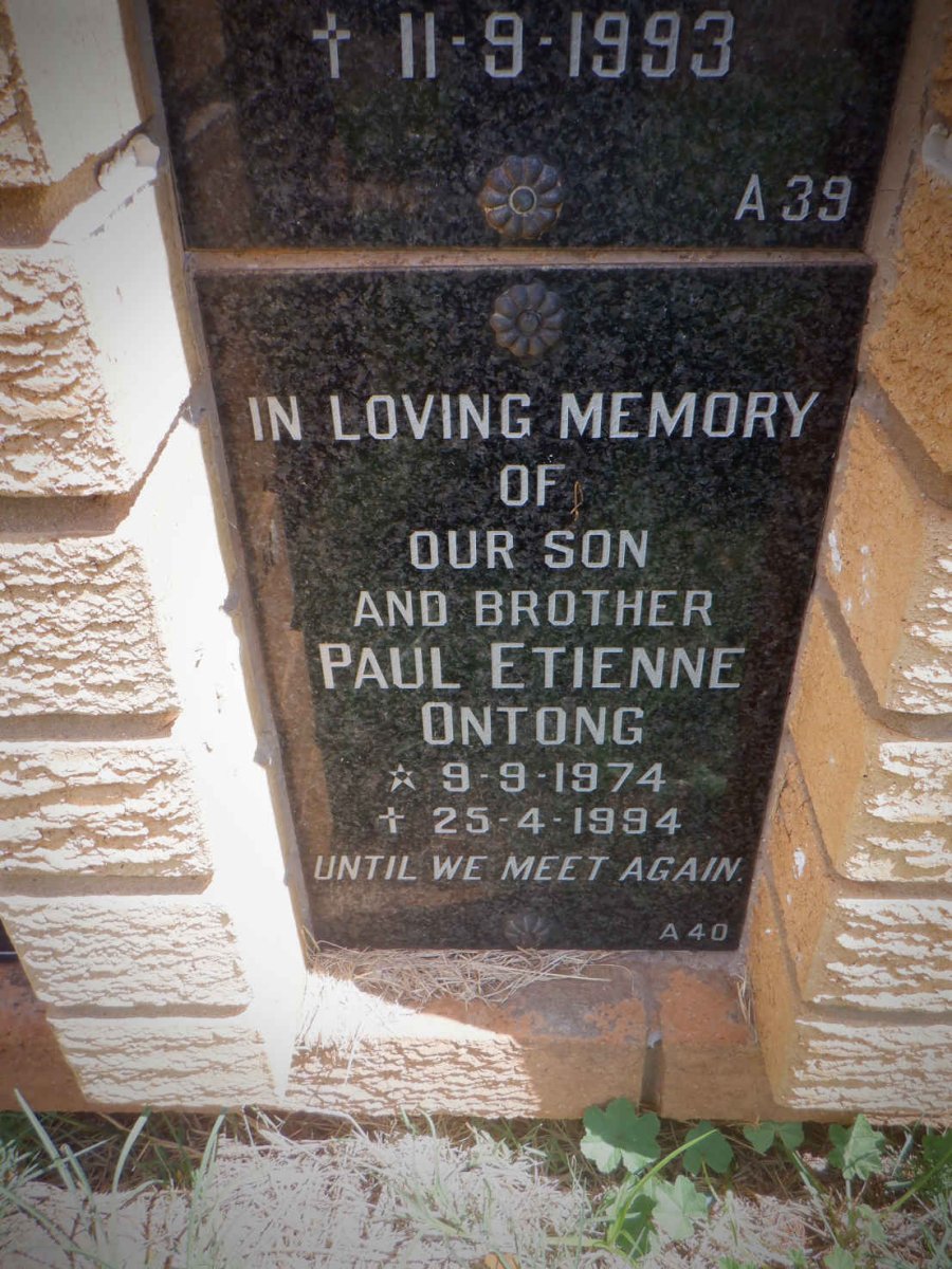 ONTONG Paul Etienne 1974-1994 