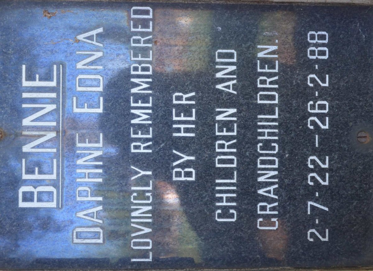 BENNIE Daphne Edna 1922-1988