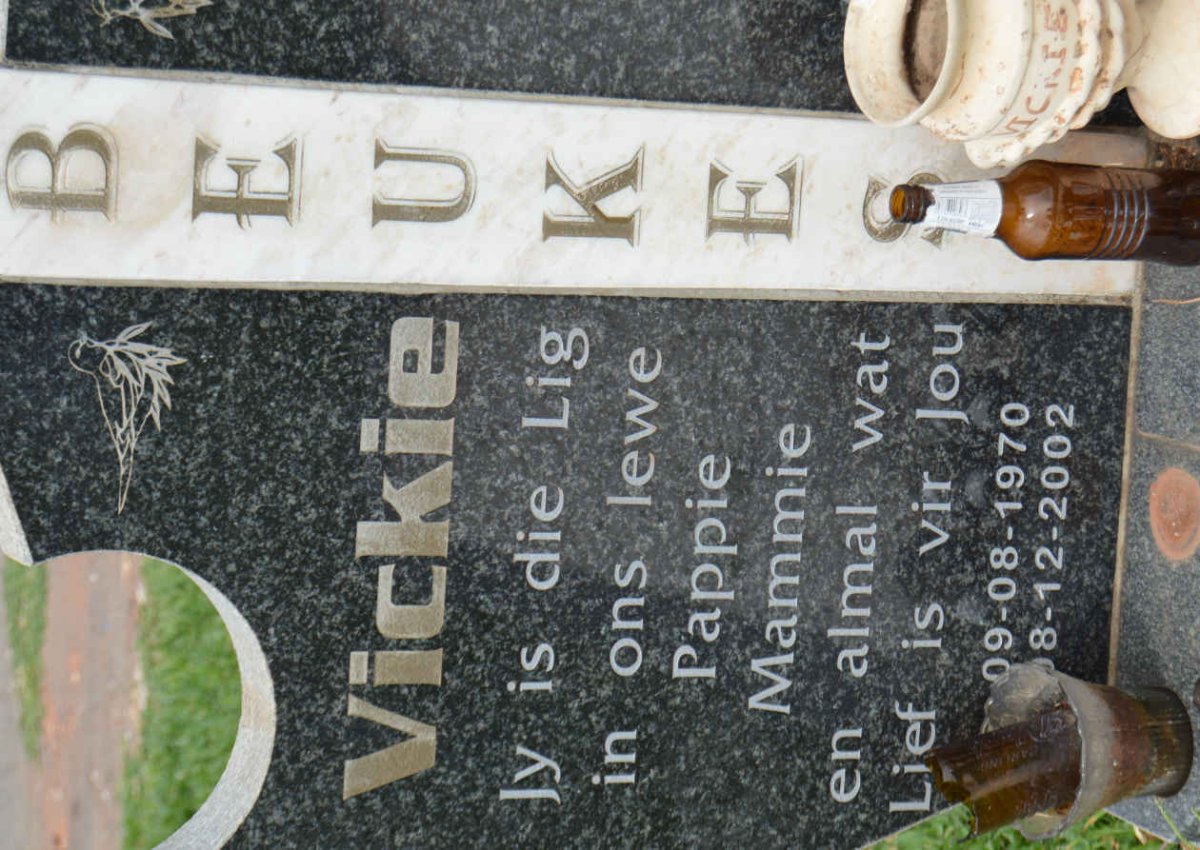BEUKES Vickie 1970-2002