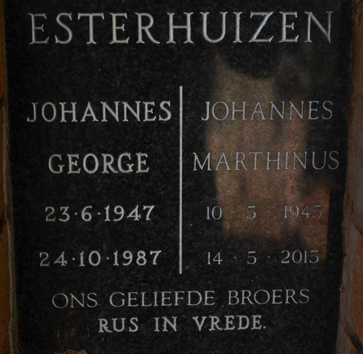 ESTERHUIZEN Johannes Marthinus 1945-2015 :: ESTERHUIZEN Johannes George 1947-1987