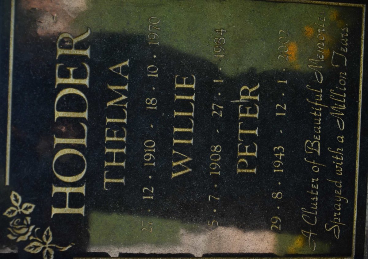 HOLDER Willie 1908-1984 &amp; Thelma 1910-1970 :: HOLDER Peter 1943-2002