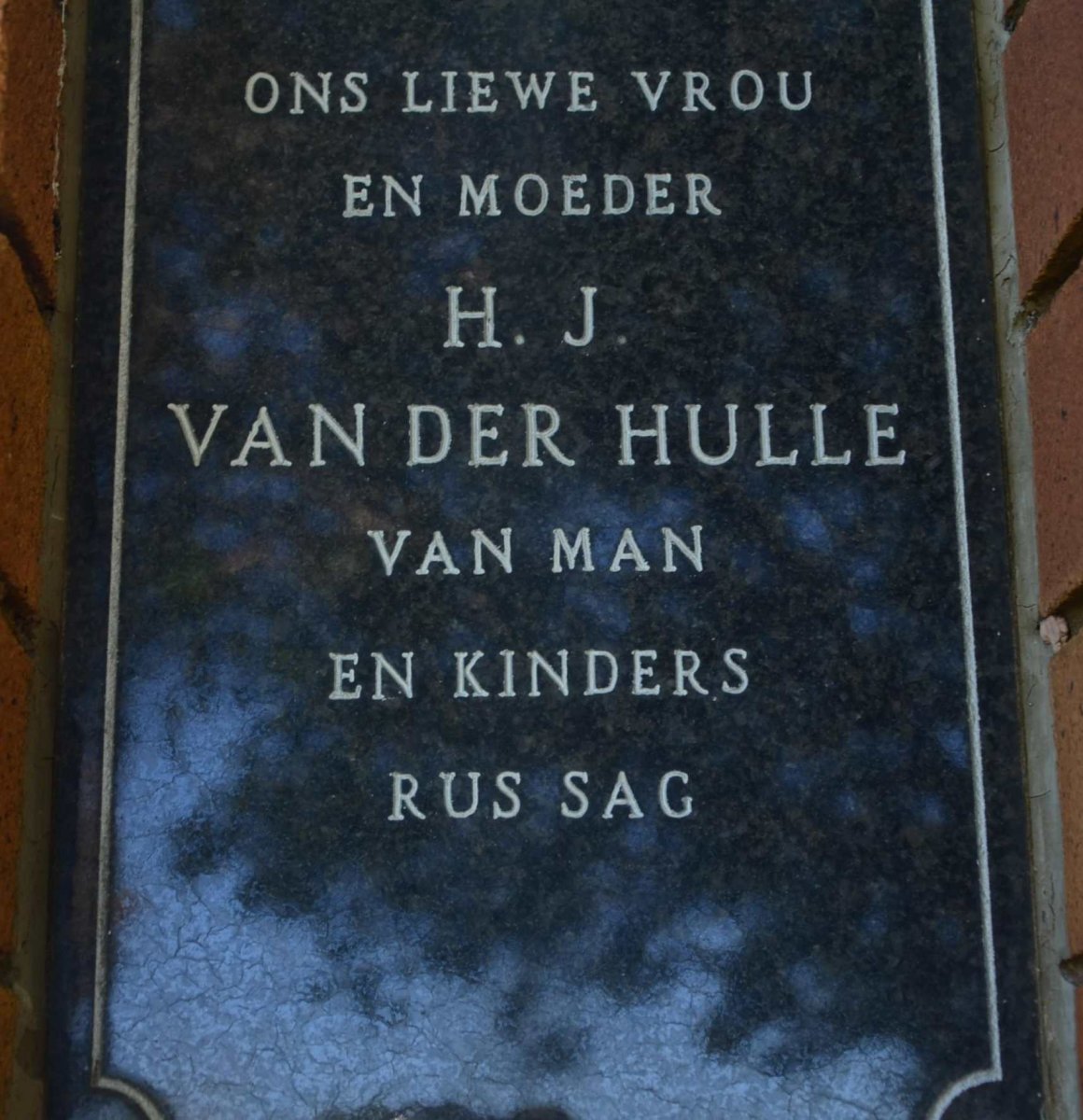 HULLE H.J., van der