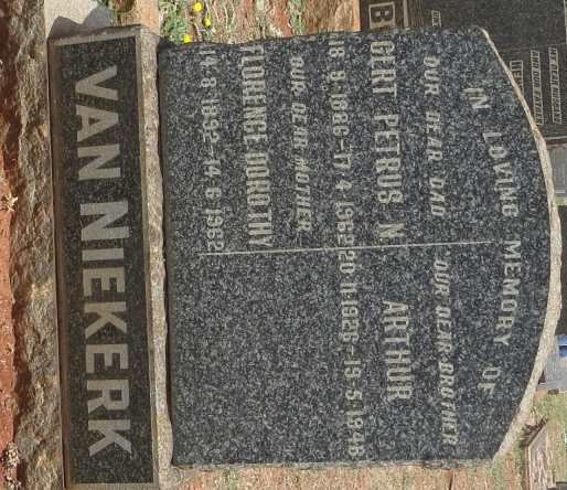 NIEKERK Gert Petrus N., van 1886-1962 &amp; Florence Dorothy 1892-1962 :: VAN NIEKERK Arthur 1926-1946