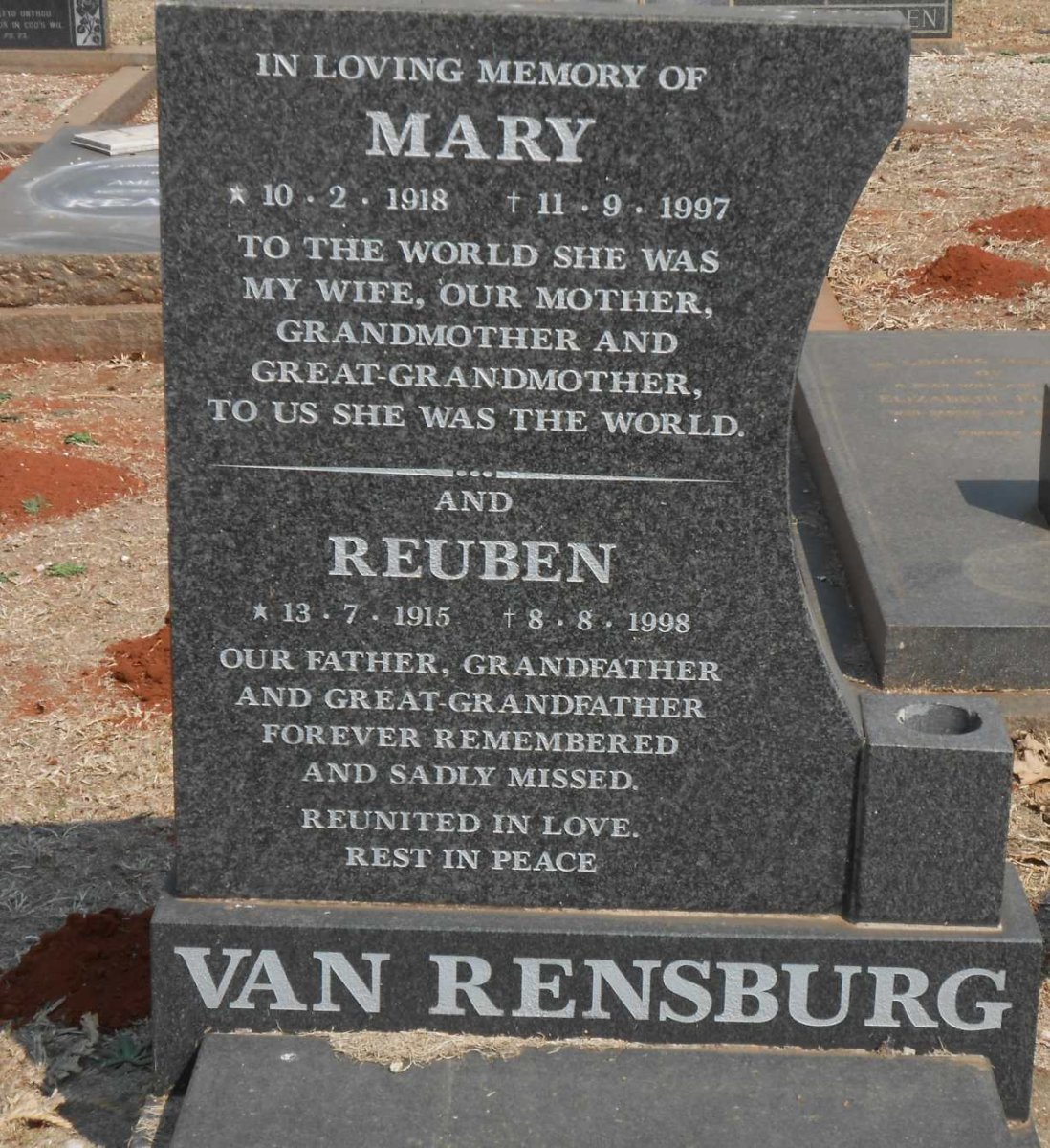 RENSBURG Reuben, van 1915-1998 &amp; Mary 1918-1997