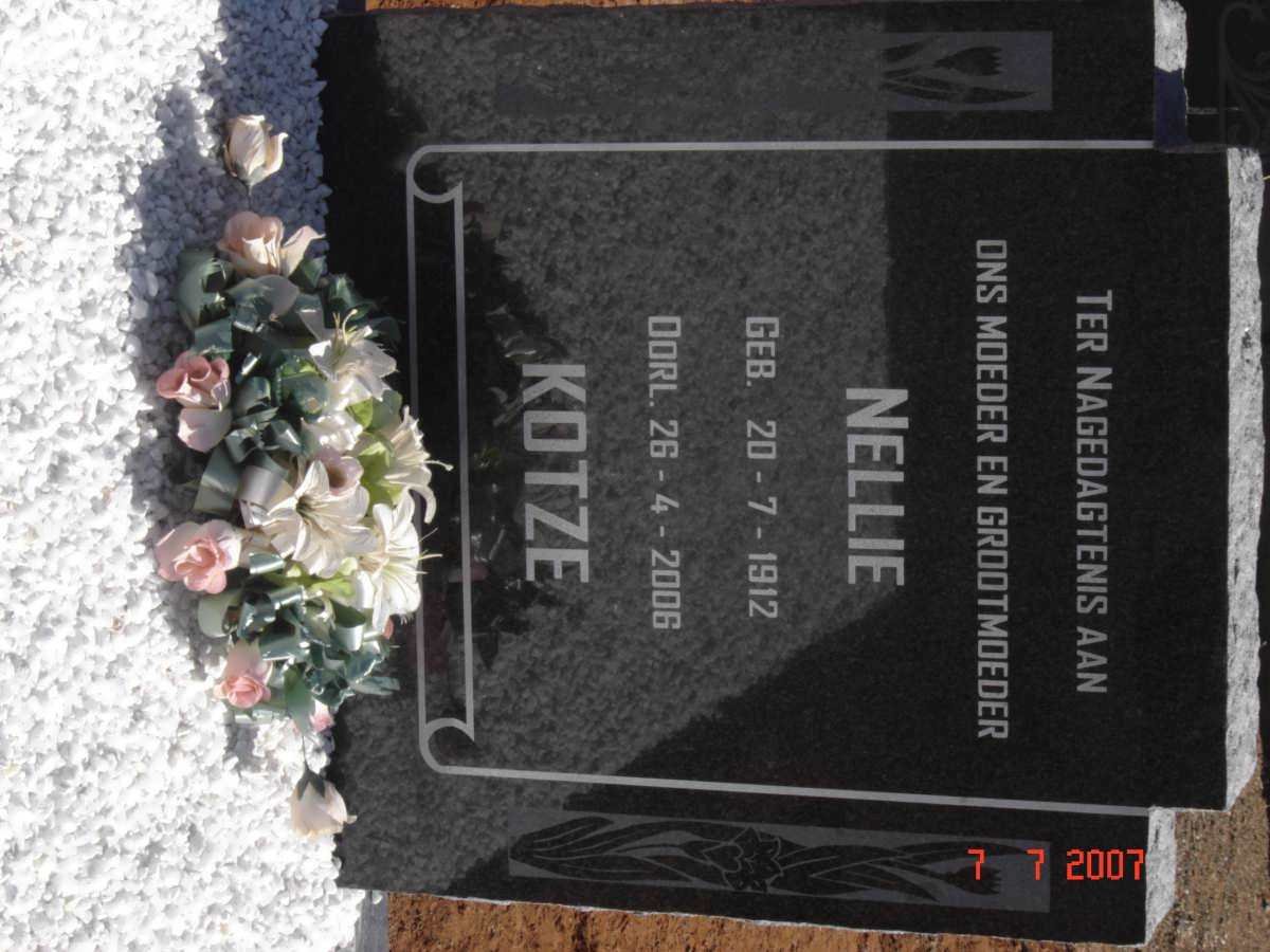 KOTZE Nellie 1912-2006