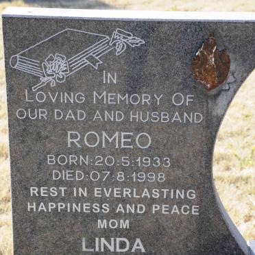 ? Romeo 1933-1998 &amp; Linda 1933-2008