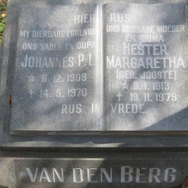BERG Johannes P.L., van den 1909-1970 &amp; Hester Margaretha JOOSTE 1913-1979