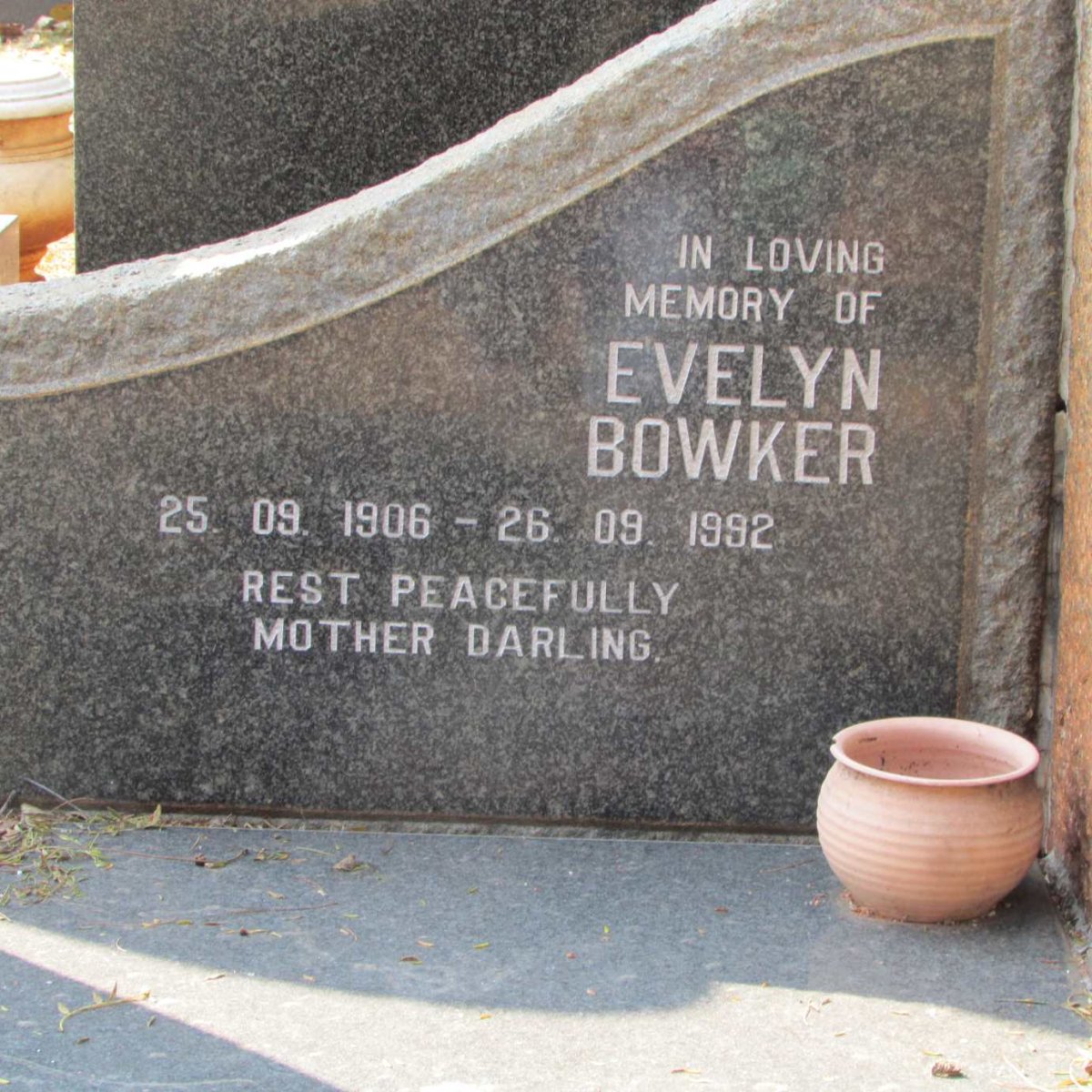 BOWKER George 1903-1948 &amp; Evelyn 1906-1992 :: BOWKER Jacqueline Dagny 1932-1990