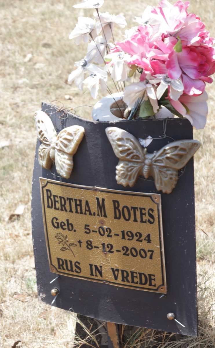 BOTES Marthinus Johannes & Bertha M. 1924-2007