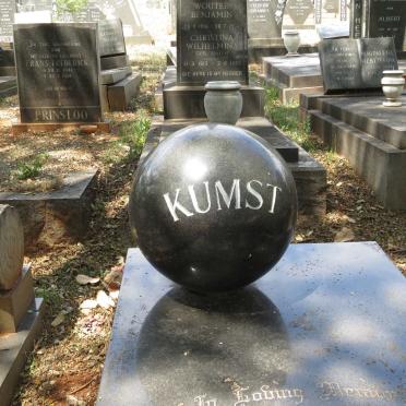 KUMST
