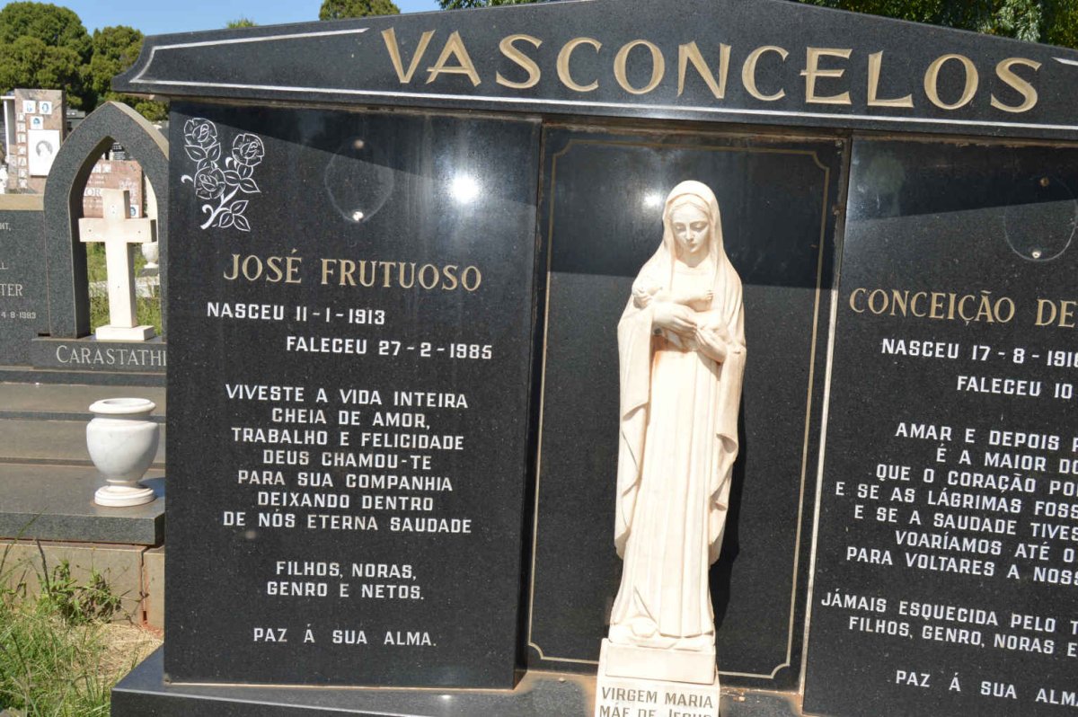 VASCONCELOS Jose Frutuoso 1913-1985 &amp; Conceicao De Freitas 1916-1983 :: DE VASCONCELOS Benjamin 1941-1998