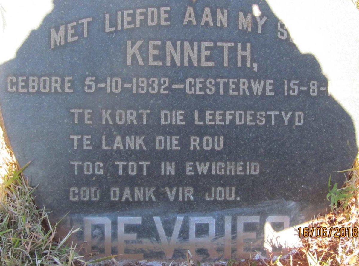 VRIES Kenneth, de 1932-