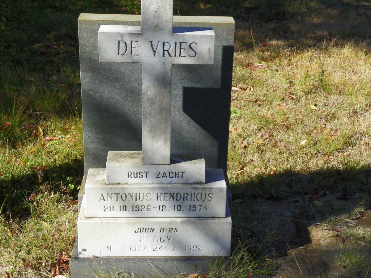 VRIES Antonius Hendrikus, de 1926-1974 &amp; Peggy 1937-1996