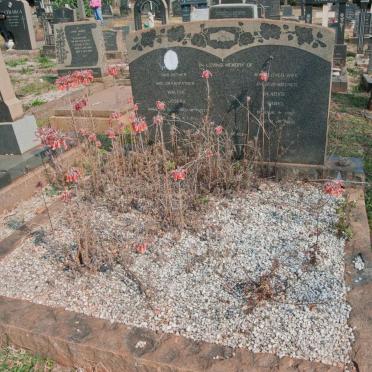 WHITTAKER Walter Joseph 1900-1977 &amp; Gladys Mabel 1912-1962