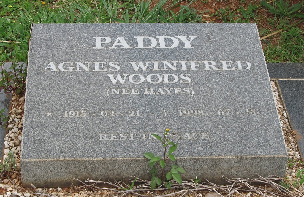 WOODS Agnes Winifred nee HAYES 1915-1998