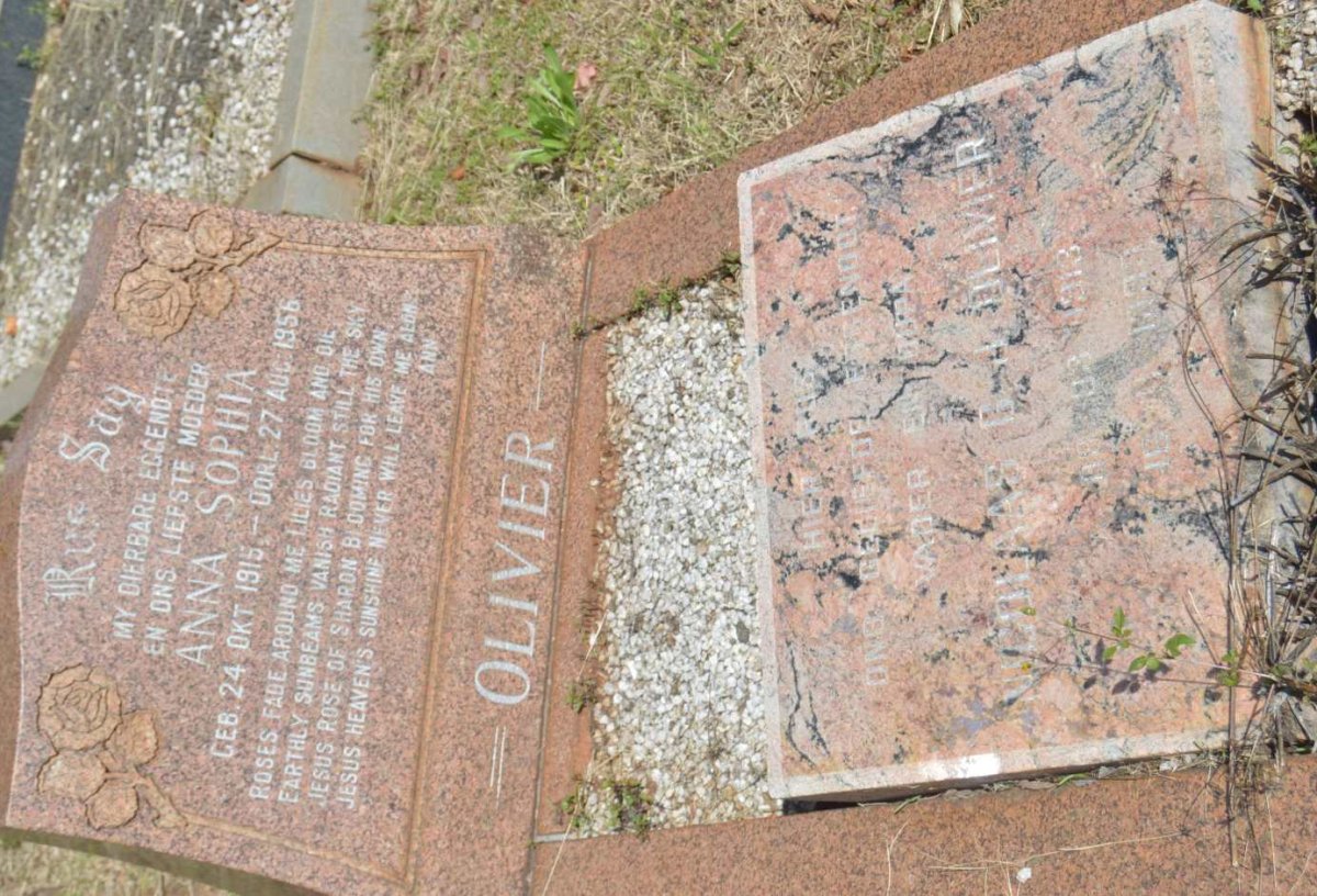 OLIVIER Nicolaas G.J. 1913-1993 &amp; Anna Sophia 1915-1956