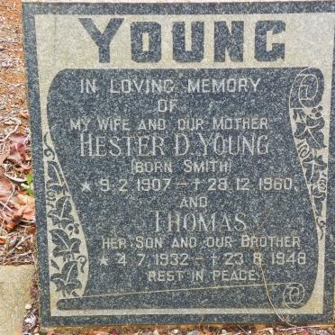 YOUNG Hester D. nee SMITH 1907-1960 :: YOUNG Thomas 1932-1948