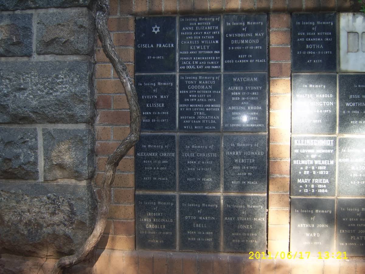 065 Memorial wall