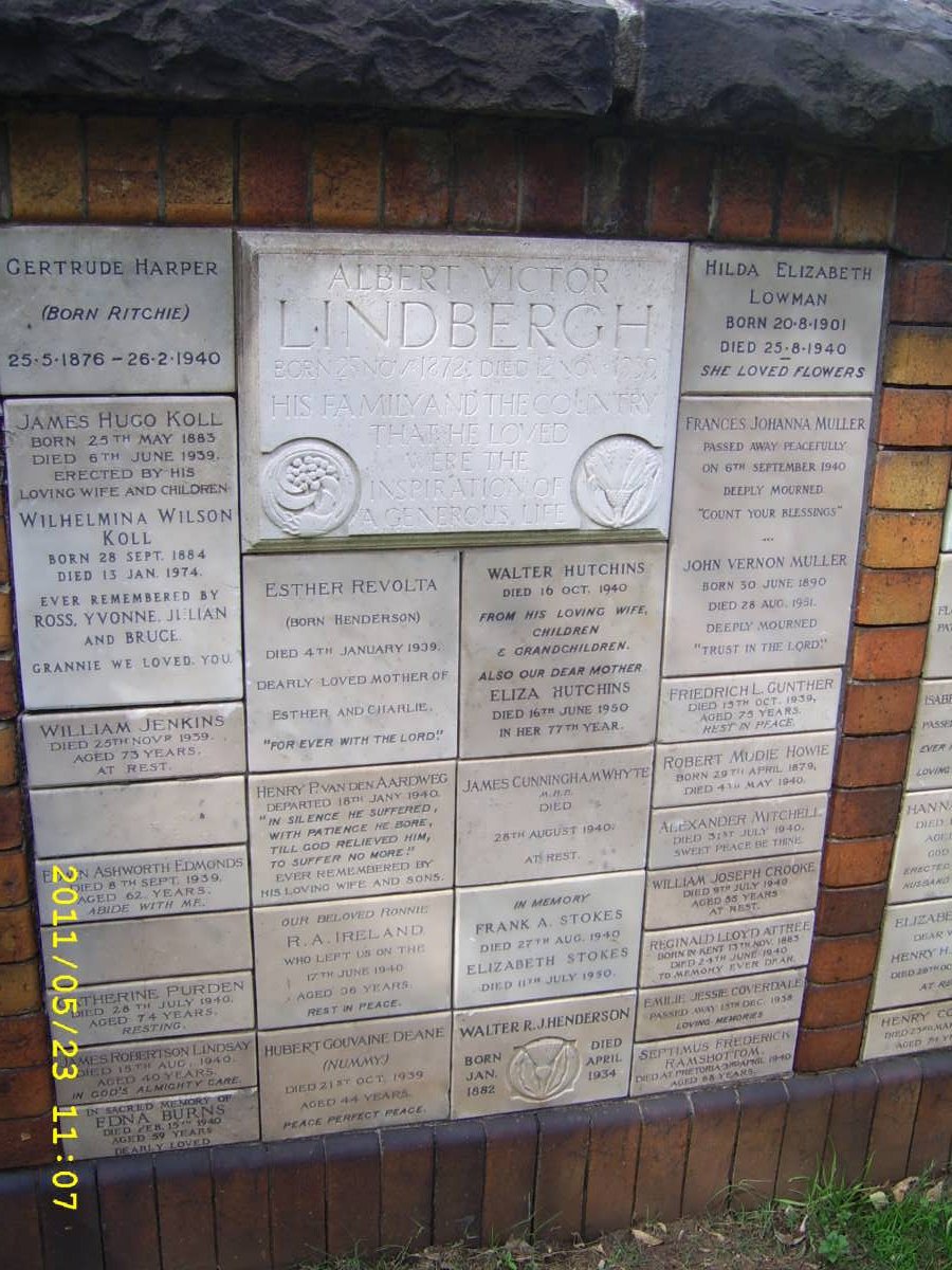 050 Memorial wall