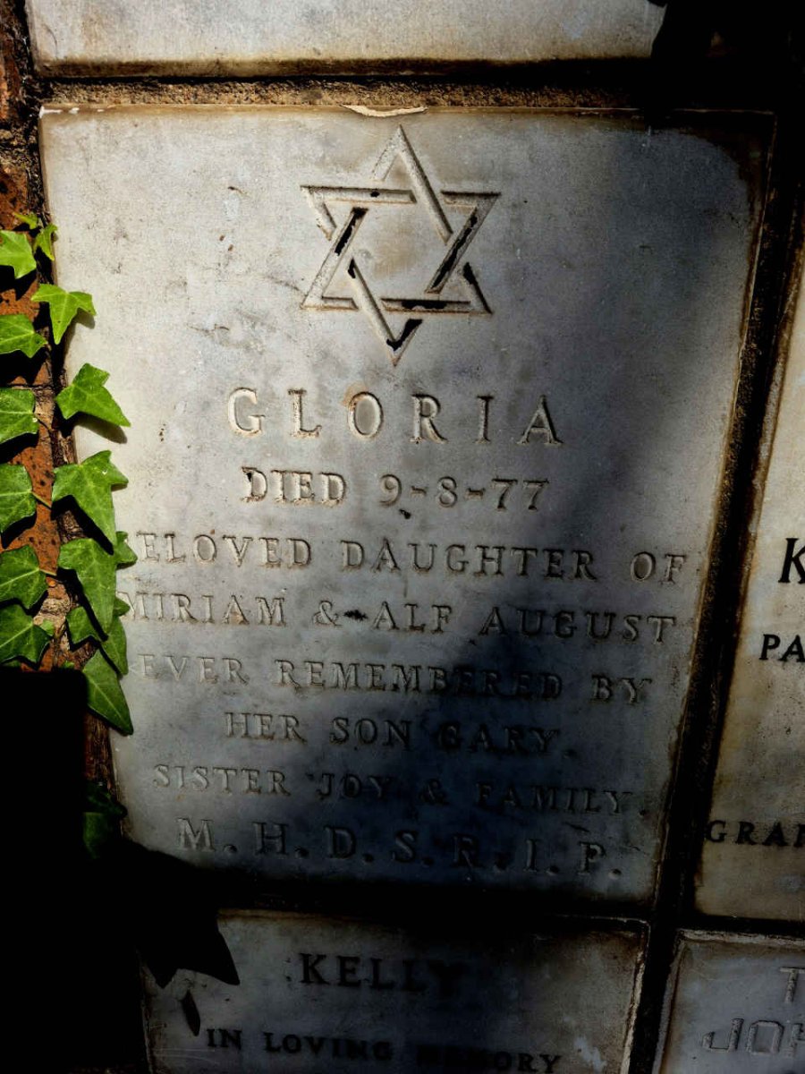AUGUST Gloria -1977