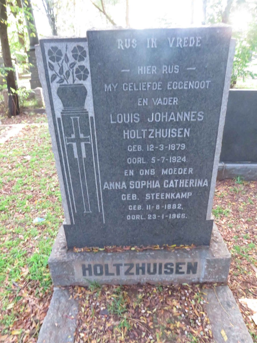 HOLTZHUISEN Louis Johannes 1879-1924 &amp; Anna Sophia Catherina STEENKAMP 1892-1966