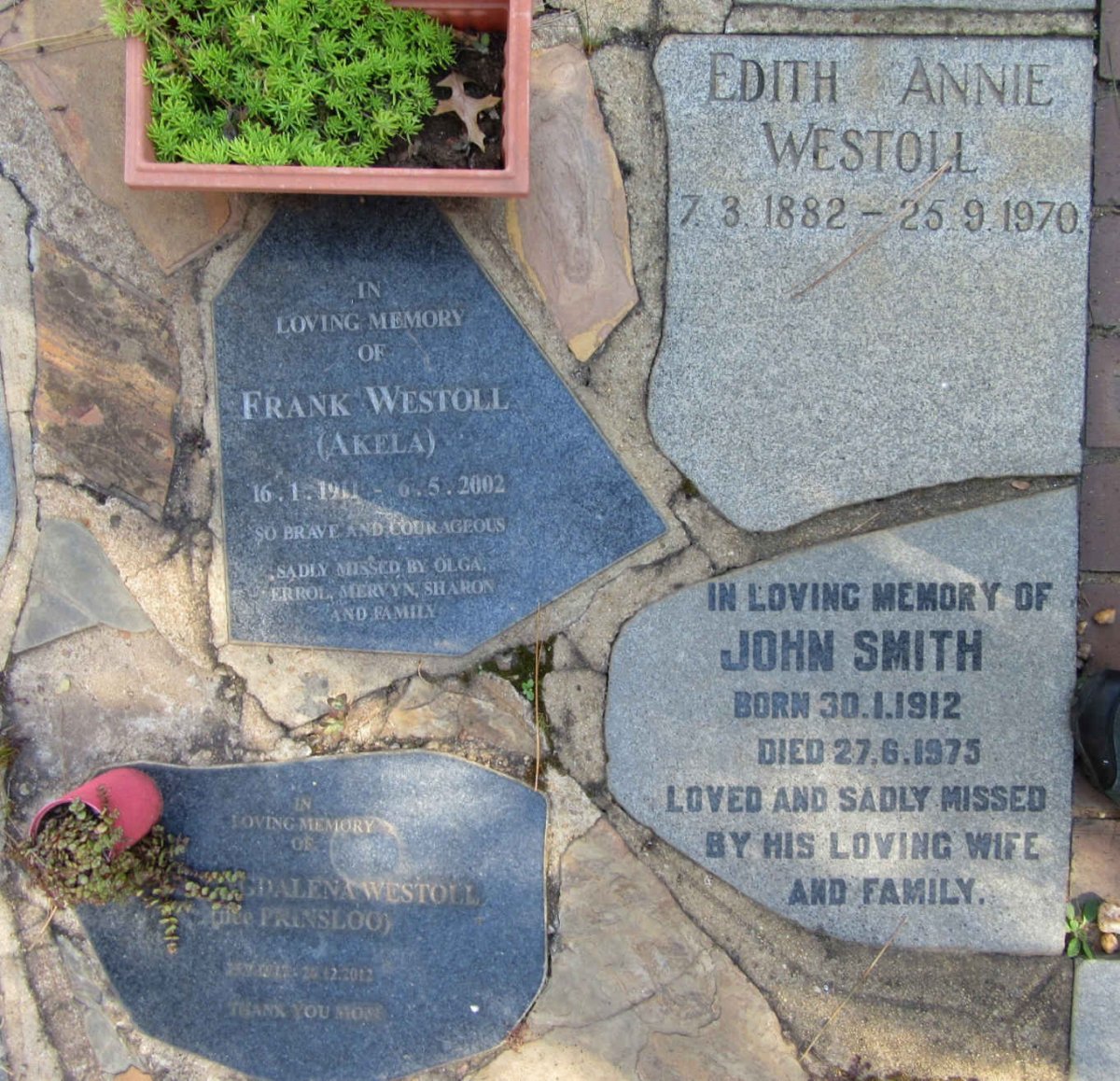 WESTOLL Frank 1911-2002 :: WESTOLL Magdalena nee PRINSLOO 19??-2012 :: SMITH John 1912-1975 :: WESTOLL Edith Annie 1882-1970