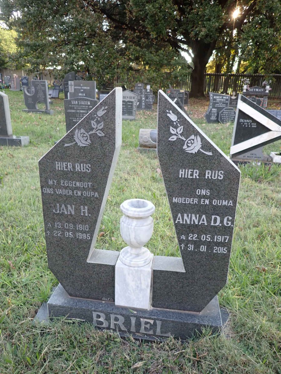 BRIEL Jan H. 1910-1995 &amp; Anna D.G. 1917-2015