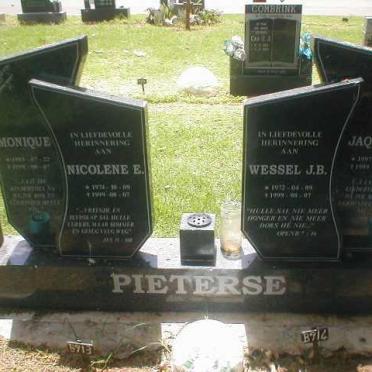 PIETERSE Wessel 1972-1999 &amp; Nicolene 1974-1999 :: PIETERSE Monique 1993-1999 :: PIETERSE Jaques 1997-1999