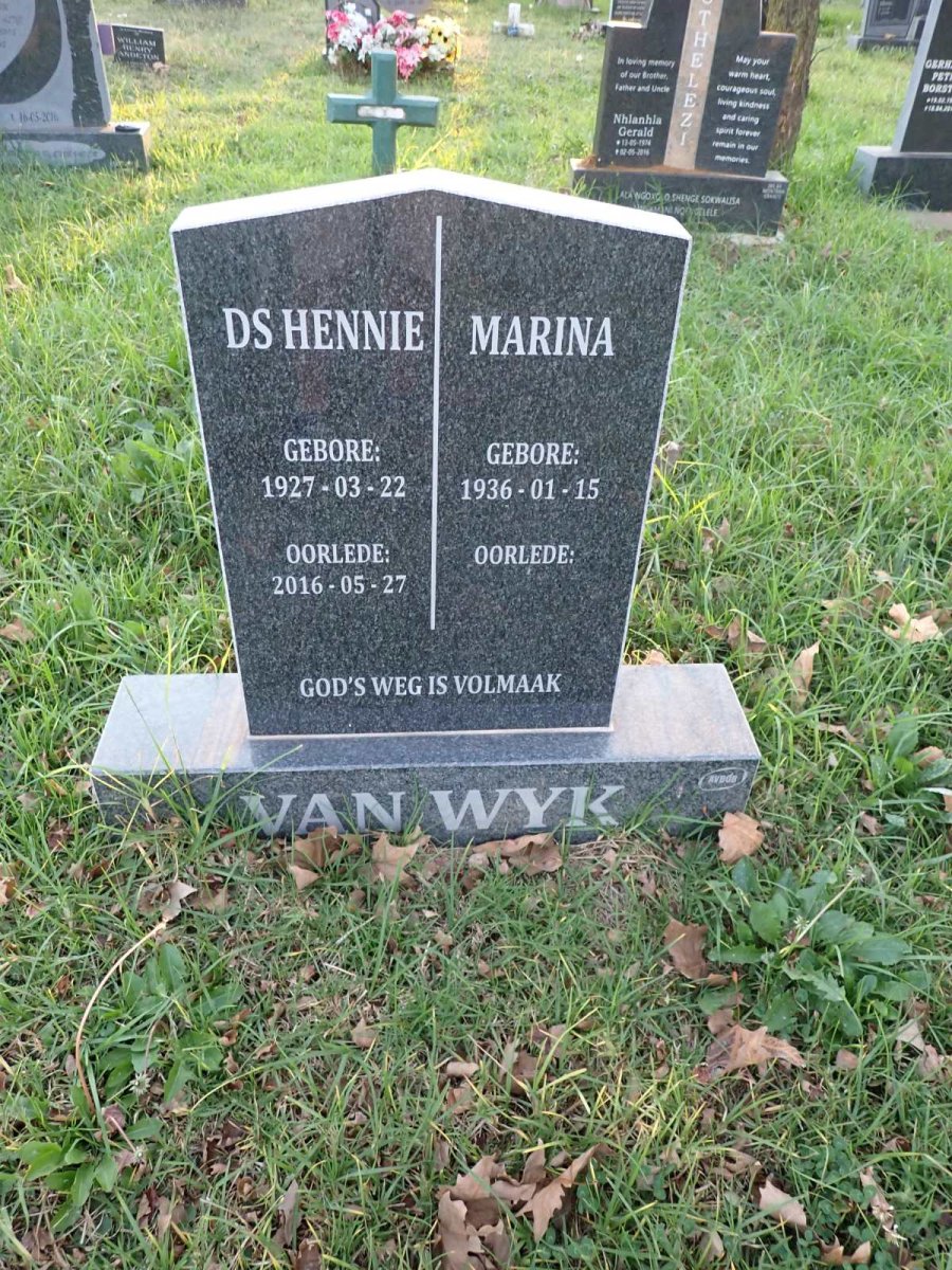 WYK Hennie, van 1927-2016 &amp; Marina 1936-