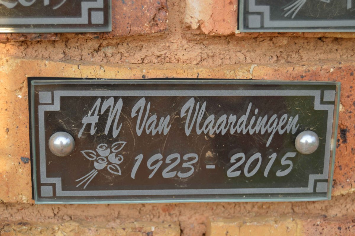 VLAARDINGEN A.N., van 1923-2015