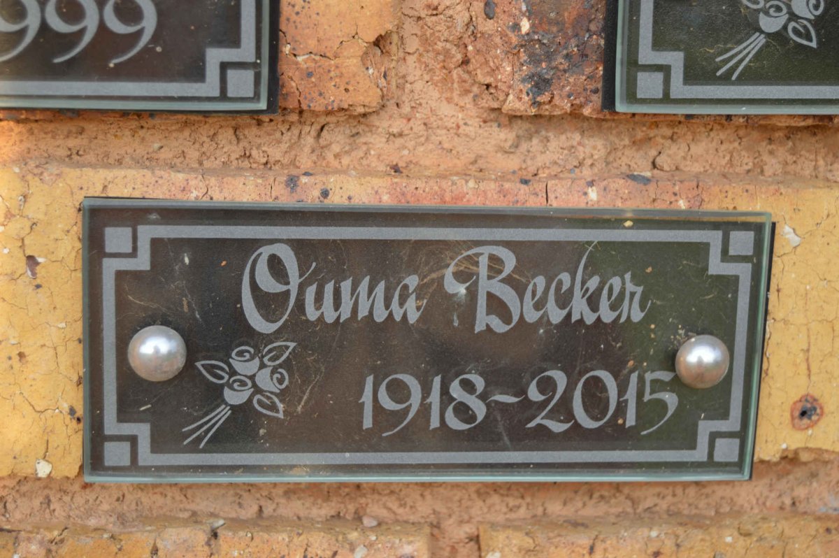 BECKER Ouma 1918-2015