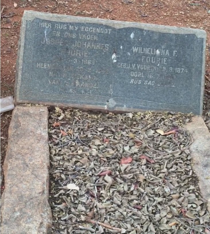 FOURIE Jasper Johannes 186?-1942 &amp; Wilhelmina F. J.V. VUUREN 1874-19??