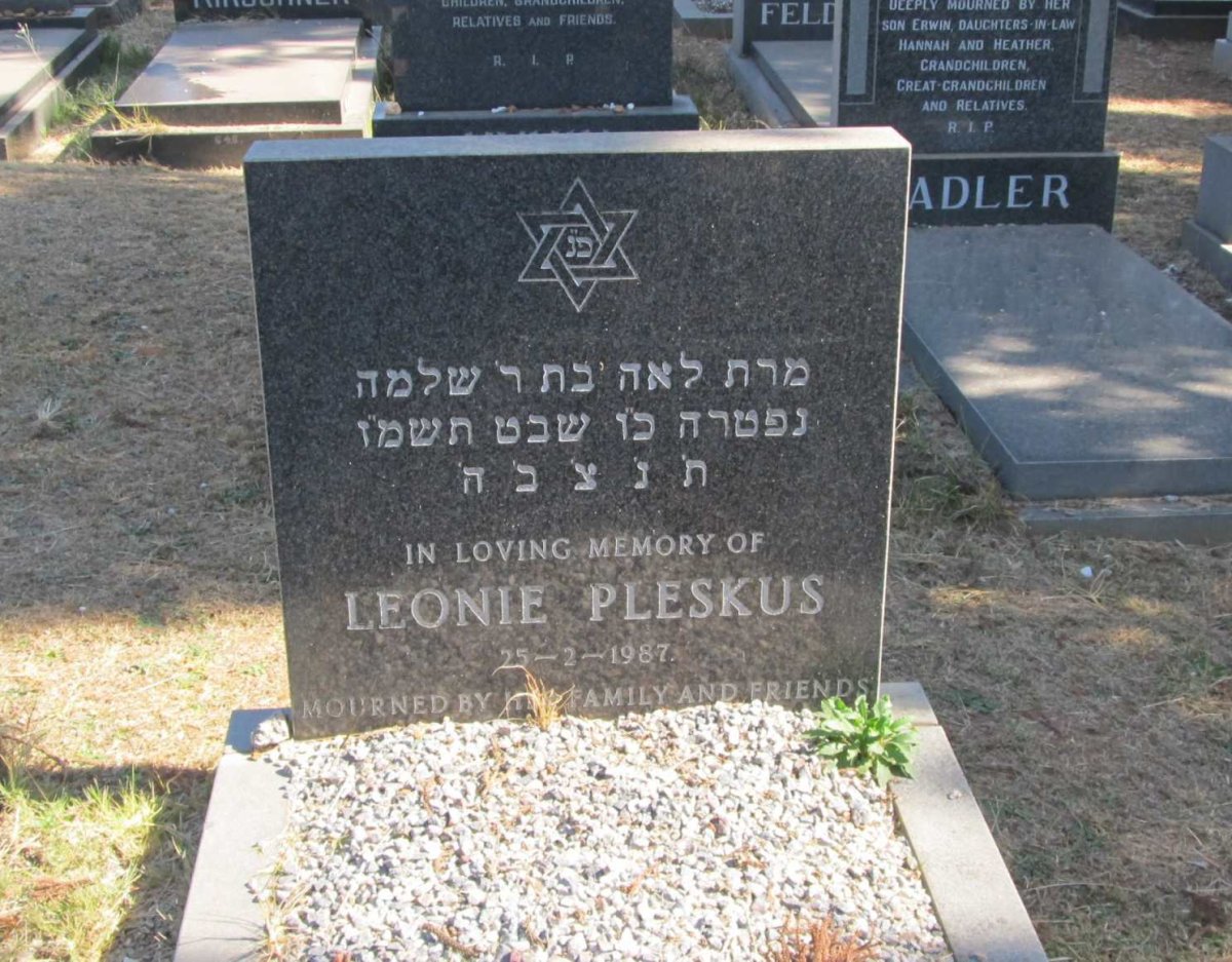 PLESKUS Leonie -1987