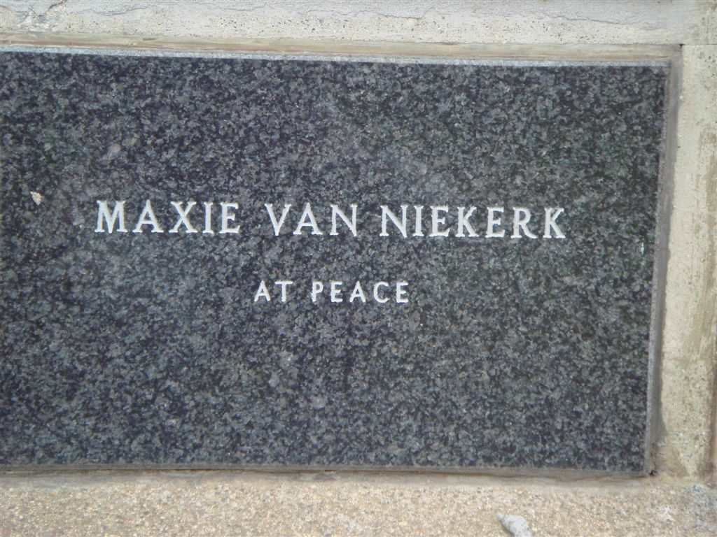 NIEKERK Maxie, van