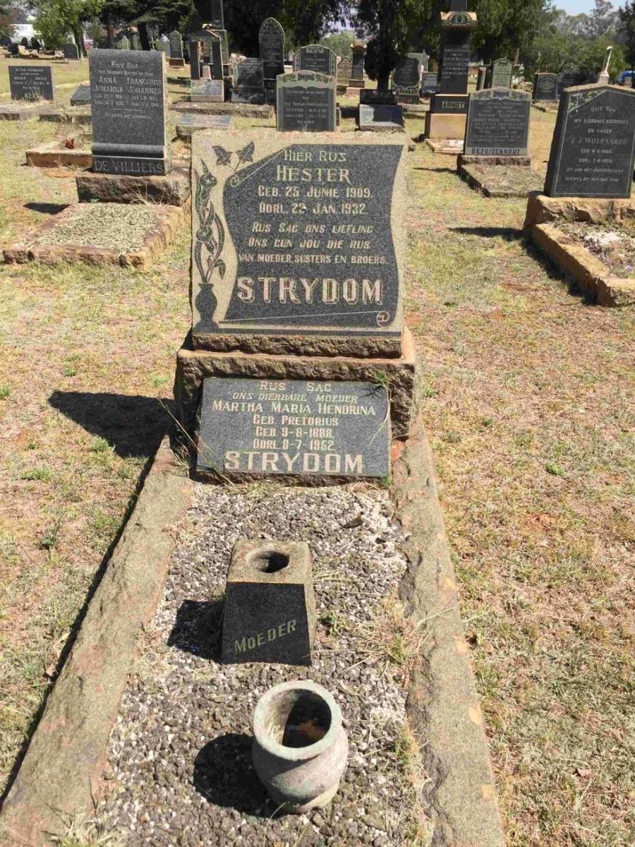 STRYDOM Martha Maria Hendrina nee PRETORIUS 1888-1952 :: STRYDOM Hester 1909-1932