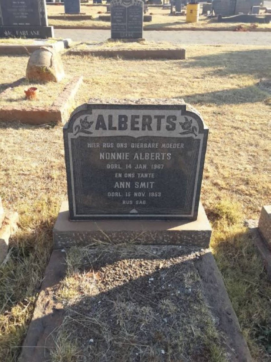 ALBERTS Nonnie -1967 :: SMIT Ann -1953