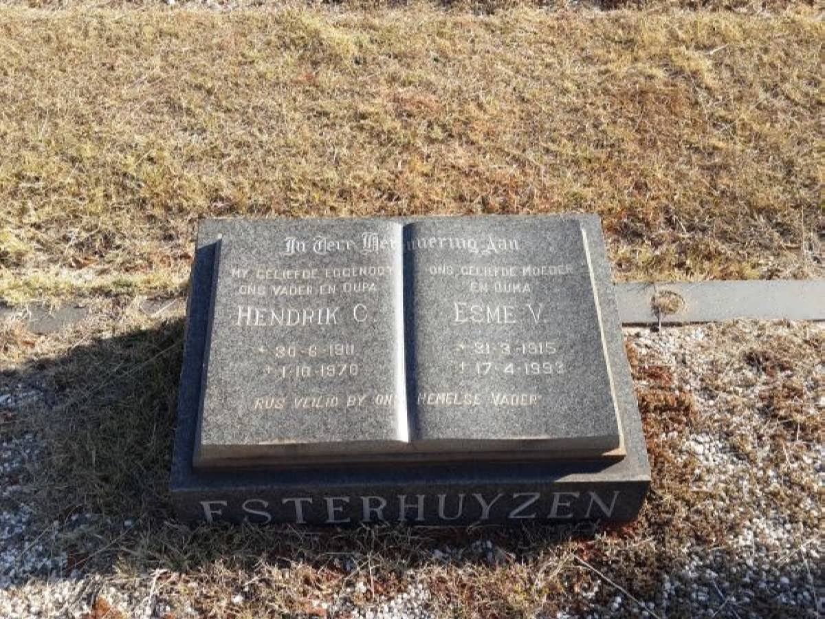 ESTERHUYZEN Hendrik C. 1911-1978 &amp; Esme V. 1915-1993