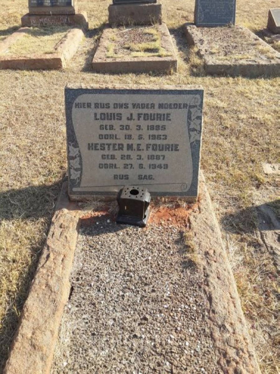 FOURIE Louis J. 1885-1963 &amp; Hester M.E. 1887-1949
