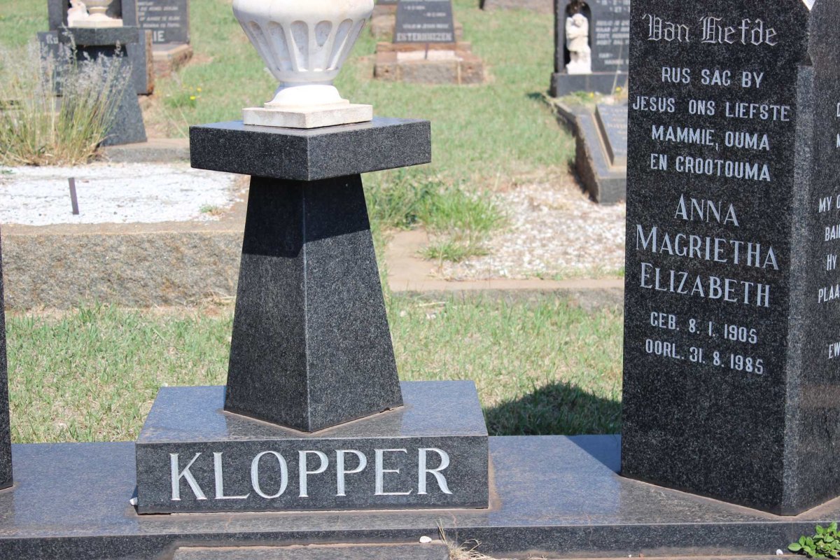 KLOPPER Lukas Cornelius Johannes 1904-1964 &amp; Anna Magrietha Elizabeth 1905-1985