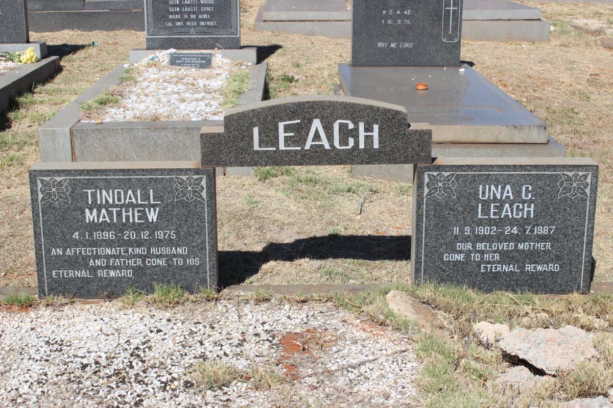 LEACH Tindal Mathew 1896-1975 &amp; Una C. 1902-1987