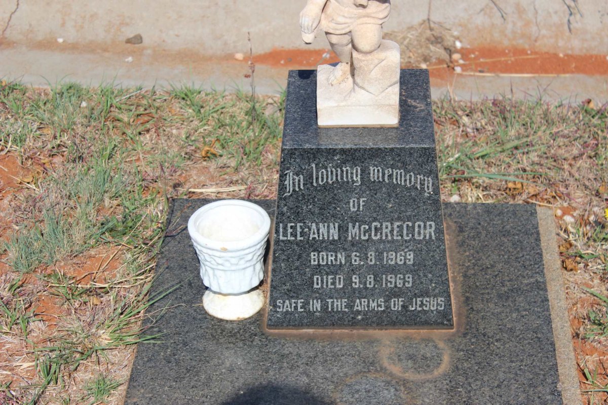 McGREGOR Lee-Ann 1969-1969