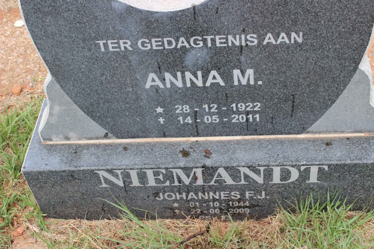 NIEMANDT Anna M. 1922-2011 :: NIEMANDT Johannes F.J. 1944-2009