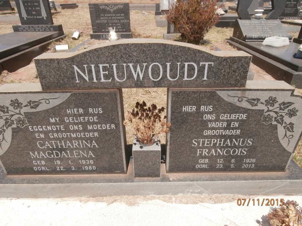 NIEUWOUDT Stephanus Francois 1926-2013 &amp; Catharina Magdalena 1936-1980