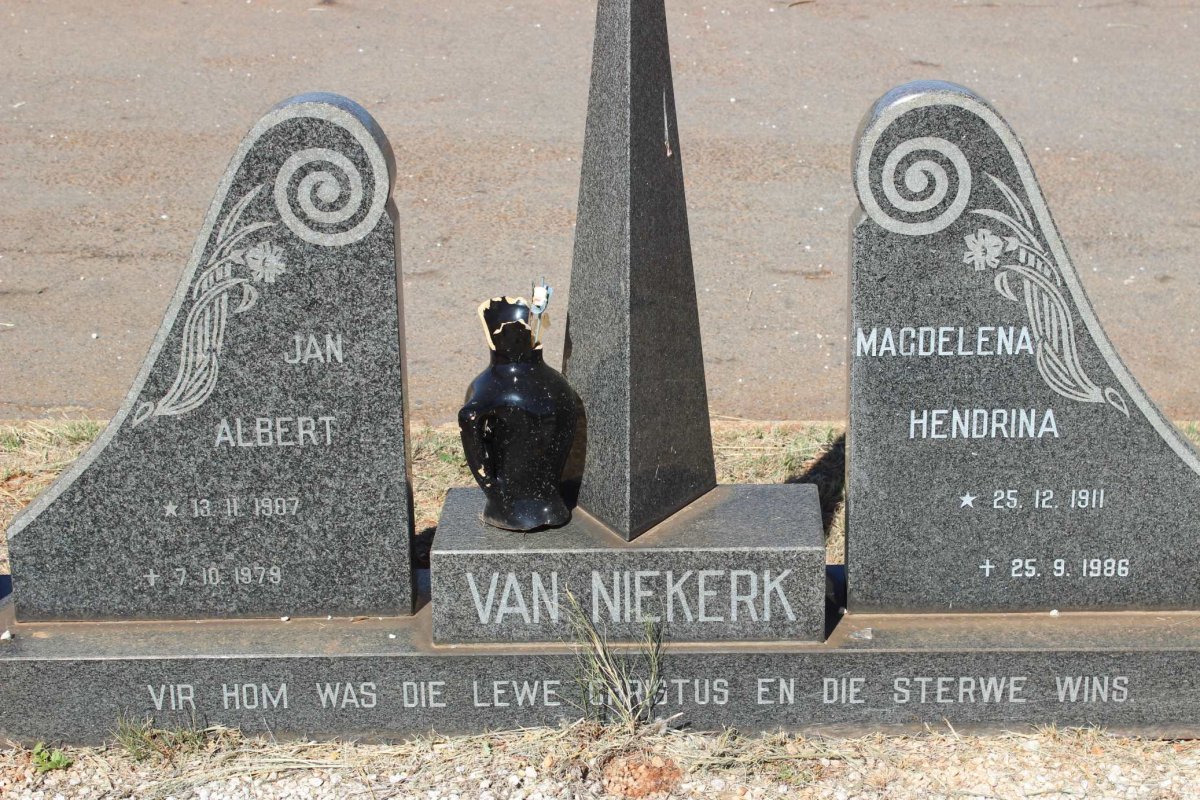 NIEKERK Jan Albert, van 1907-1979 &amp; Magdelena Hendrina 1911-1986