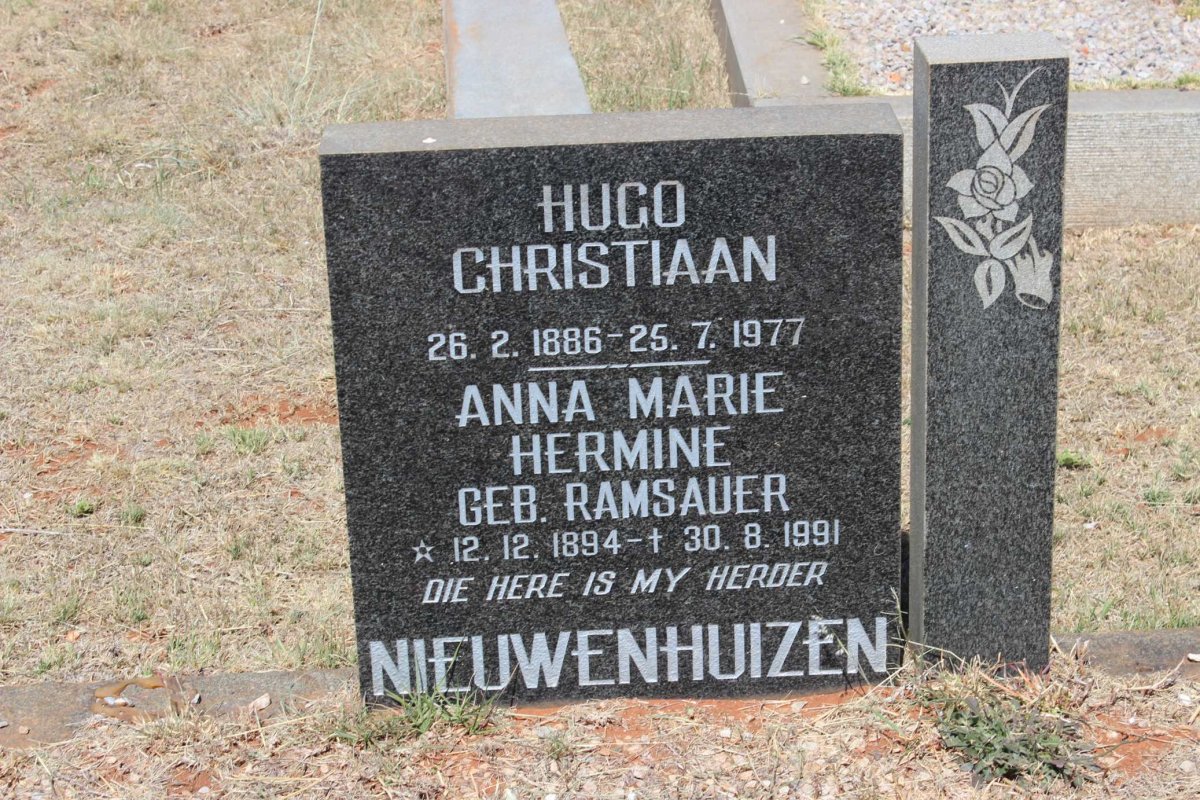 NIEUWENHUIZEN Hugo Christiaan 1886-1977 &amp; Anna Marie Hermine RAMSAUER 1894-1991